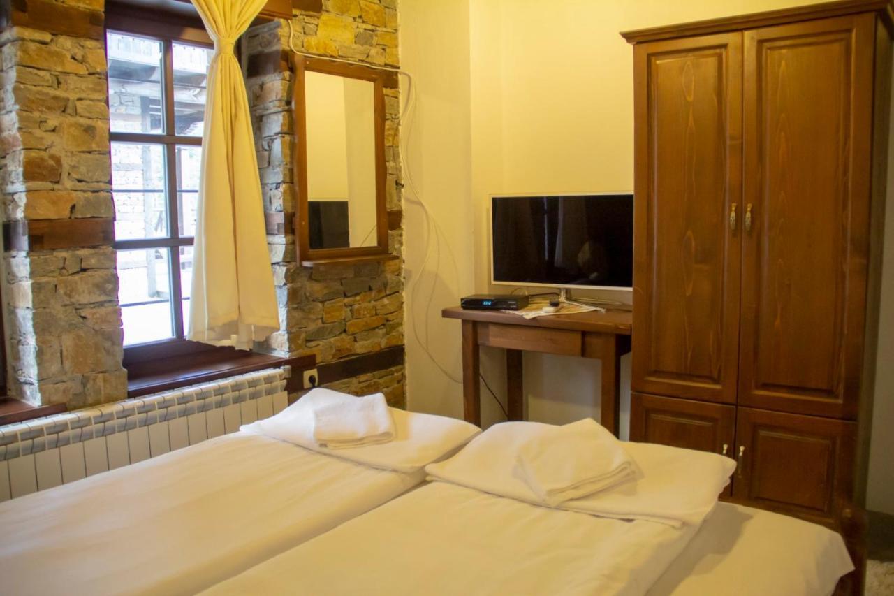 Leshtenski Rai Guest House Exterior photo