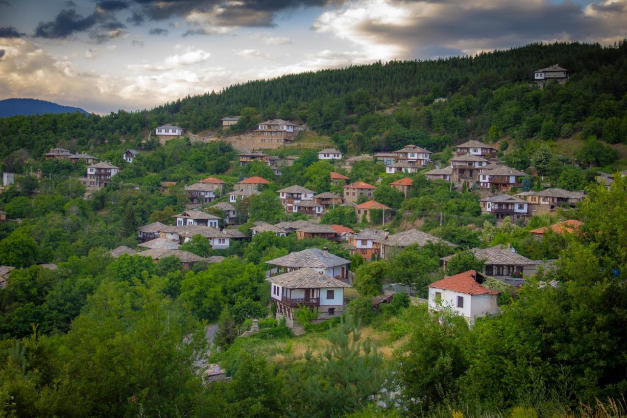 Leshtenski Rai Guest House Exterior photo