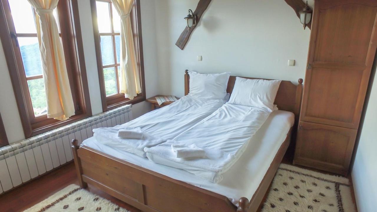 Leshtenski Rai Guest House Exterior photo