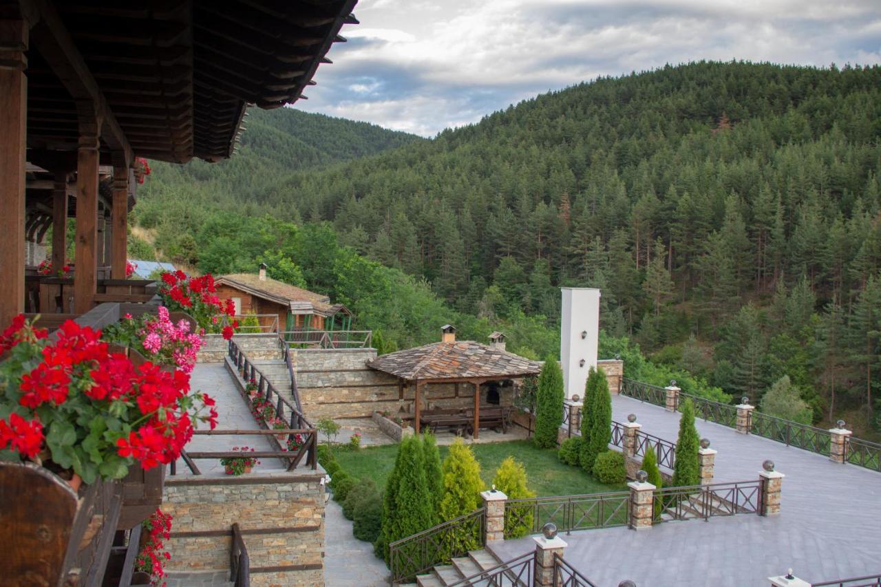 Leshtenski Rai Guest House Exterior photo