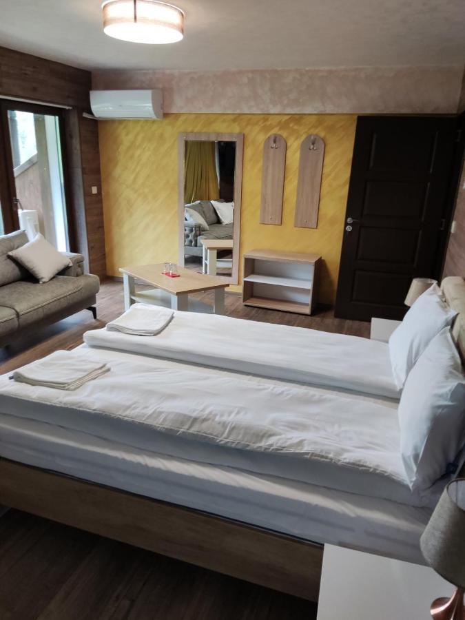 Leshtenski Rai Guest House Exterior photo