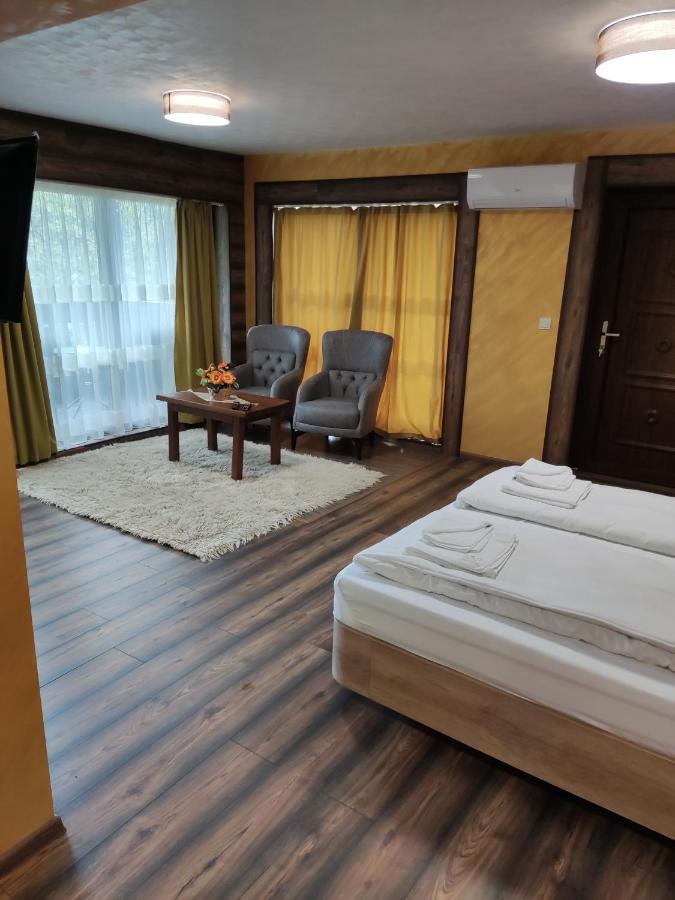 Leshtenski Rai Guest House Exterior photo