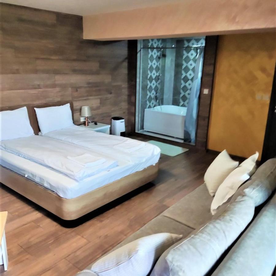 Leshtenski Rai Guest House Exterior photo